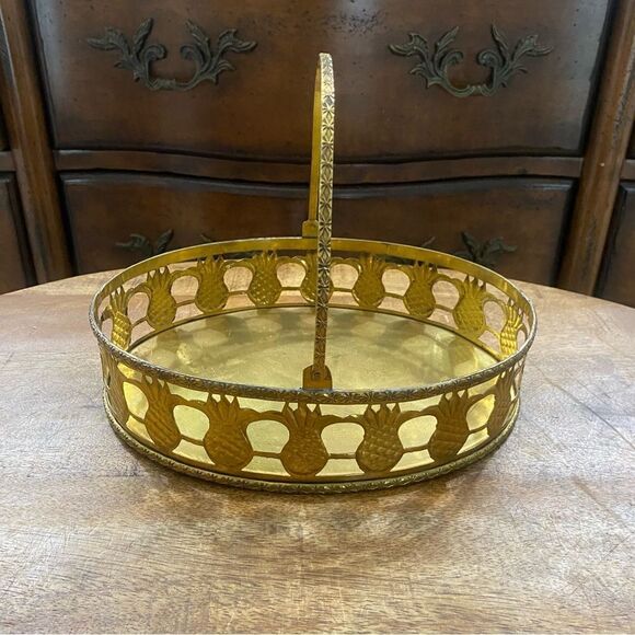 Vintage solid brass handles tray with pineapple railing - Picture 1 of 5